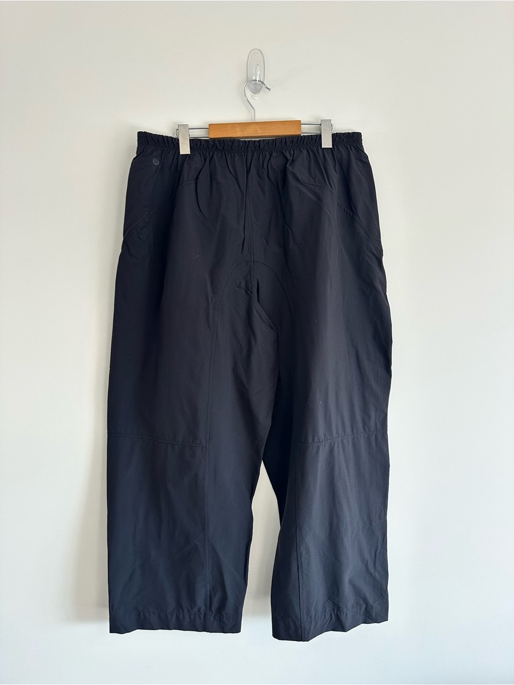 Lululemon Lightweight Mid-Rise Barrel-Leg Cropped Pant Black Size 14 - Picture 4 of 12